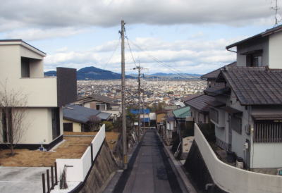 東は芥子山がくっきり見えます。