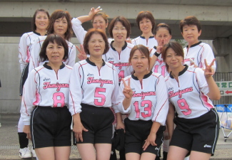 富山ママさんバレーボール部の写真