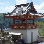 妙福寺の番神堂と鐘楼