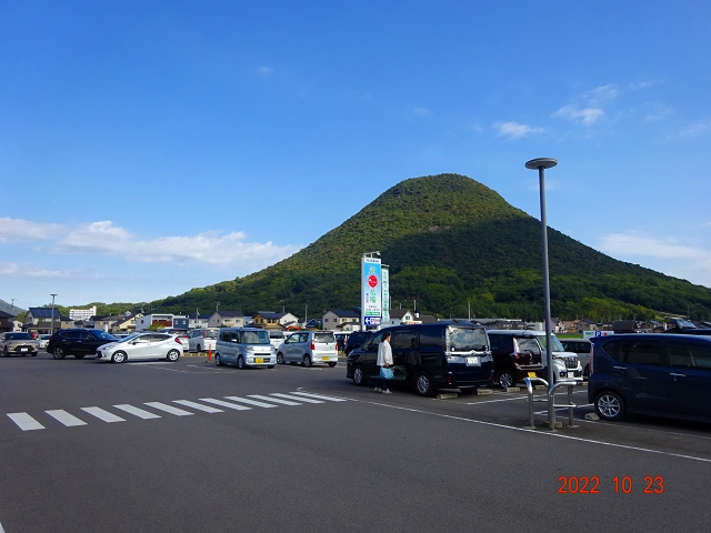 広場前からの讃岐富士