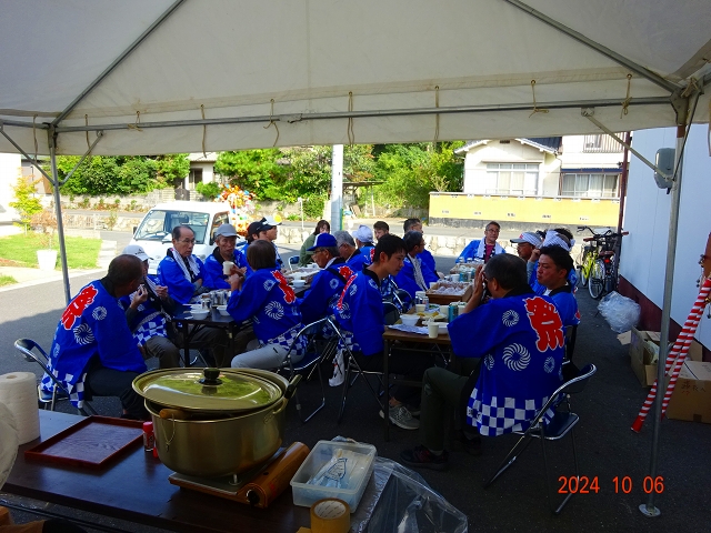 おむすび、豚汁で朝食