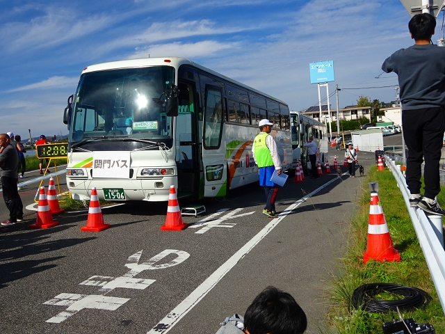 関門バスも待機中