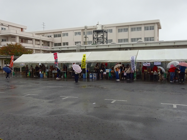 雨天のお店テント