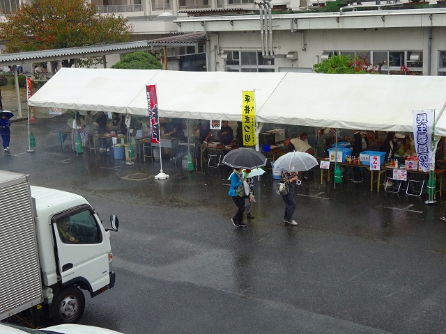 駐車場のお店テント