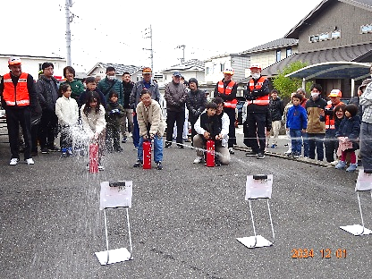 水消火器による消火訓練