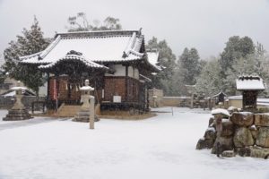 雪の石高神社
