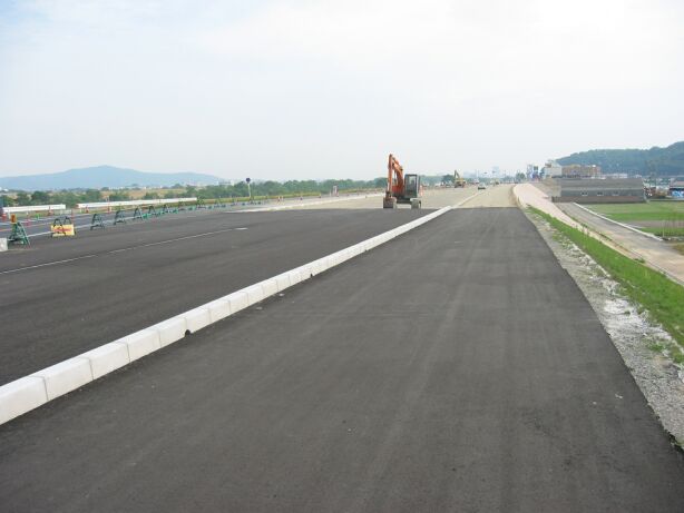 �������R�g����̊g���H��