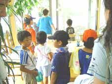 �L�X����ɗ₽���W���[�X�����������q������