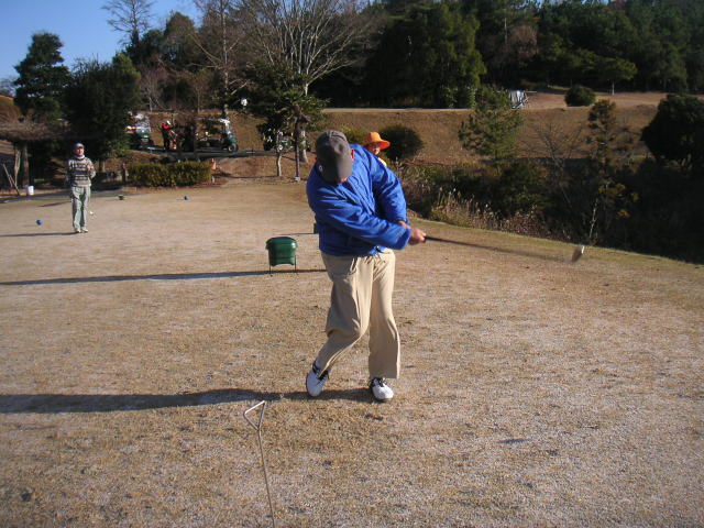 廣田さん。 10番ショートホールのティーショットは、池ポチャです!