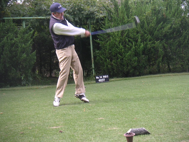 小林喜一郎さん。 14番ティーショット。