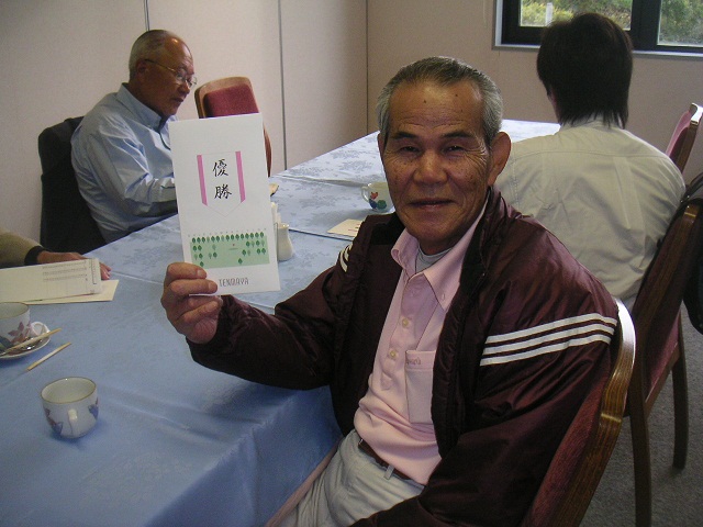 優勝の中山さん。 手には優勝賞品が!!