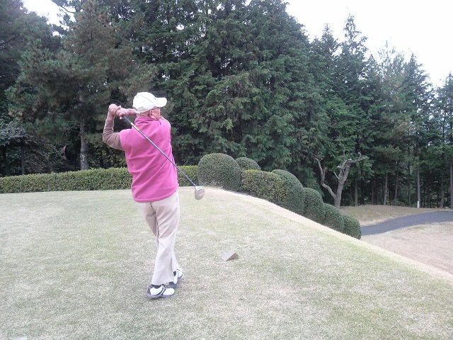 廣田さん 10番ティーショットは・・・。