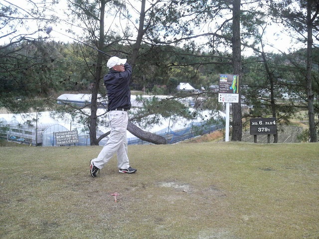 6番ホール。 山下さんのティーショット。