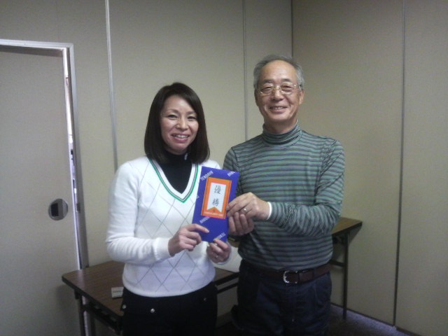 優勝の 須部正子さん。