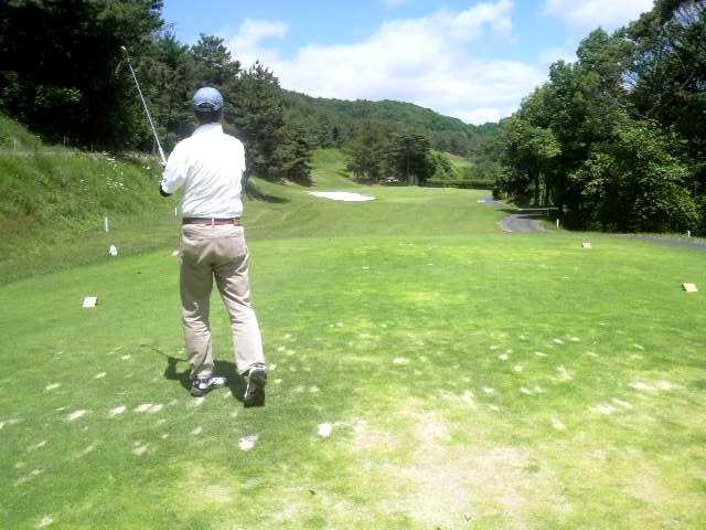 13番ショート。 杉山さんのティーショットは?