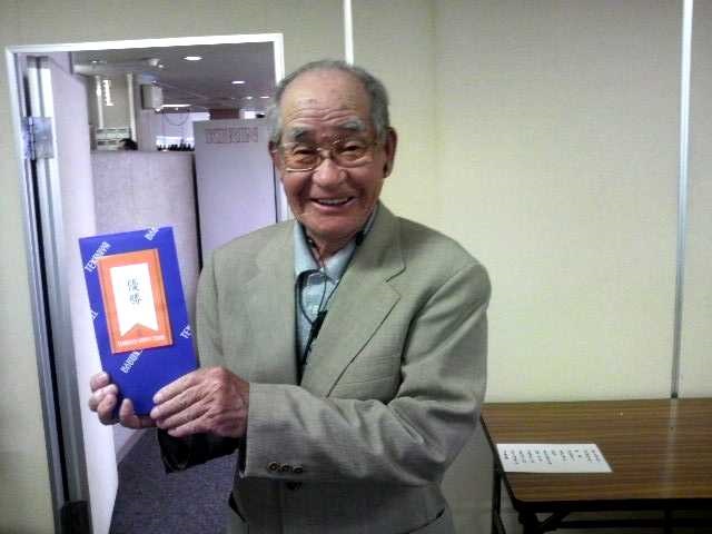 優勝の小林弘さん。