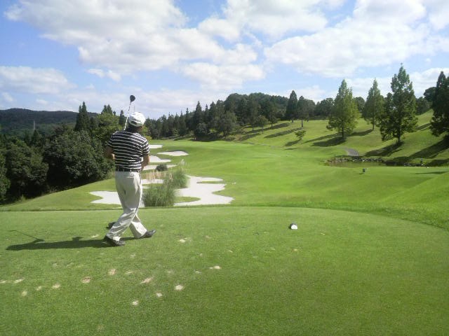 青江さん。 7番ショート の ティーショット。