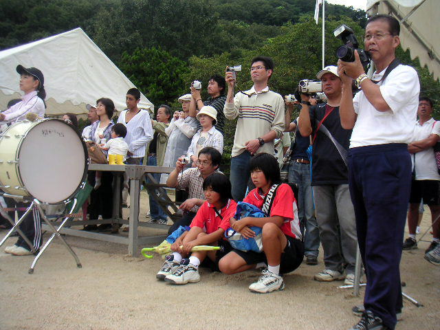 カメラマンの放列が・・・。