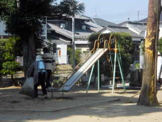 ちびっこ広場清掃