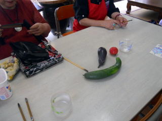 夏野菜を描く