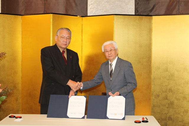 ��Îᏼ�s�撷��Ƃ̗F�D�𗬒�g���󎮇A