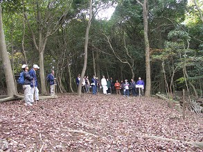 �g���N�̑O�ł̐���