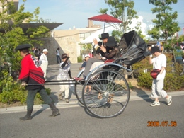 �g�����w�Z�Ɍ������ؓ��v�ȂQ