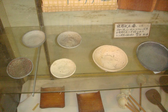 近郊の遺跡からの出土品