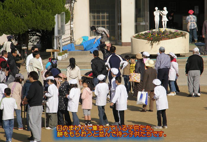 �P�̂܂��ɏW�܂��Ă���q�������A�݂����炨���ƕ���ő҂q�������ł��B