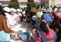 �n��̕��₨�ꂳ��ƈꏏ�ɖ݂��ۂ߂Ă���Ƃ���ł��B