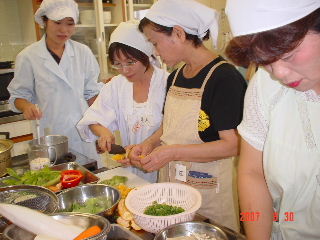 ��R��h�{�����@�R