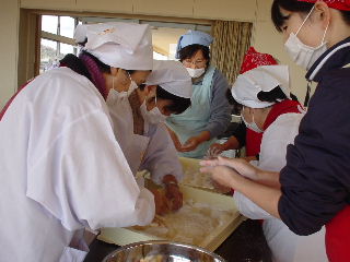 幼稚園　餅つき　４