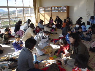 幼稚園　餅つき　５