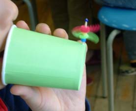 ���R�b�v�̒�ɓ\��t�����k�}�Ɋ��������[������]