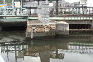 祇園用水から倉安川への通水樋門 祇園用水から倉安川への通水樋門