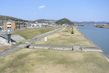 百間川右岸河川敷 百間川右岸河川敷
