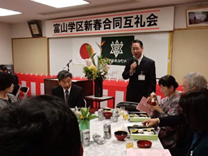 自己紹介をする江口富山中校長 自己紹介をする江口富山中校長