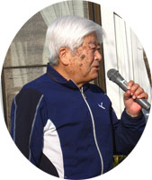 挨拶をする湯浅会長 挨拶をする湯浅会長