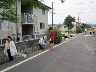 用水路での作業の様子(2) 用水路での作業の様子(2)