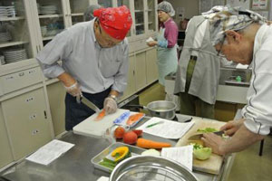 力を合わせて調理1 力を合わせて調理1