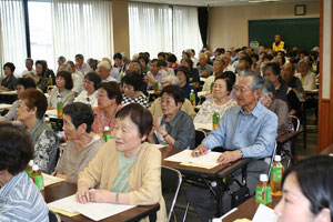 熱心に聴講する参加者 熱心に聴講する参加者