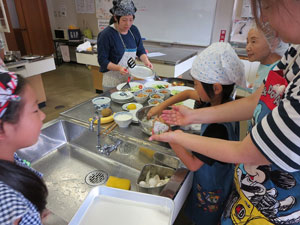 おにぎり作り おにぎり作り