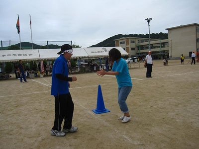 目隠し競走 目隠し競走