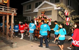 だんじり巡行(2) だんじり巡行(2)