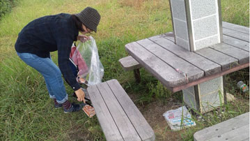 河川敷でのゴミ回収 河川敷でのゴミ回収