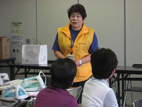 作業の開始を告げる岸本委員 作業の開始を告げる岸本委員