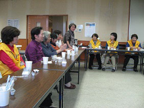 自己紹介をする参加者の皆さん 自己紹介をする参加者の皆さん