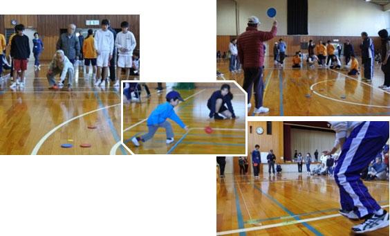 ディスクを投じて競い合う参加者 ディスクを投じて競い合う参加者