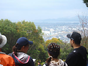 旗振台古墳から操山南麓を望む 旗振台古墳から操山南麓を望む