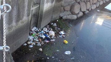 倉益用水分岐点のごみ 倉益用水分岐点のごみ